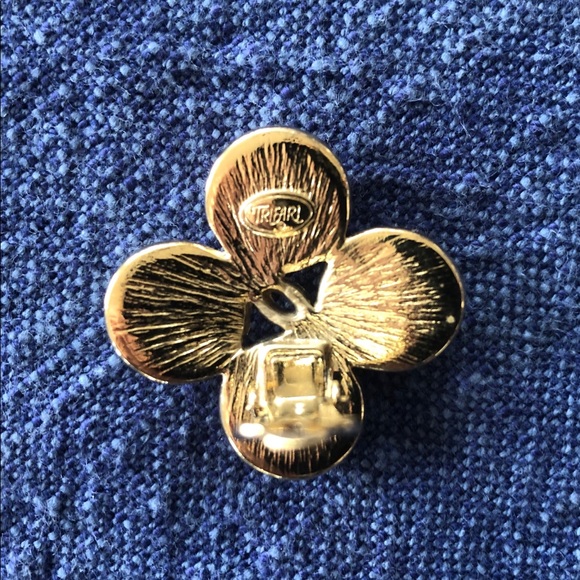 Vintage TRIFARI Faux Pastel Pearl Clip-On Earrings - Picture 5 of 9